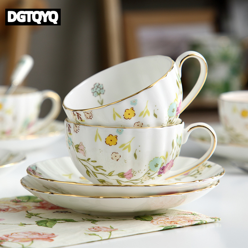 Coffee Equipment Set - ชุดถ้วยกาแฟเซรามิกวินเทจลายดอกไม้ 2 ชิ้น พร้อมจานรอง ขอบสีทอง ถ้วยชาทรงฟักทอง